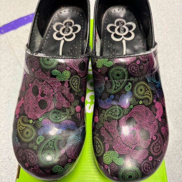 Sarita Clogs - Picture 2 of 3